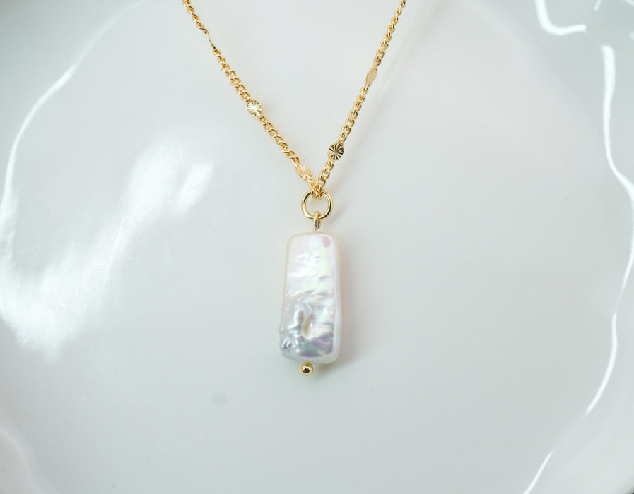 Drift Pearl Necklace