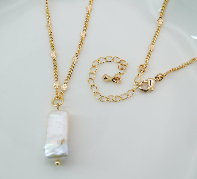 Drift Pearl Necklace